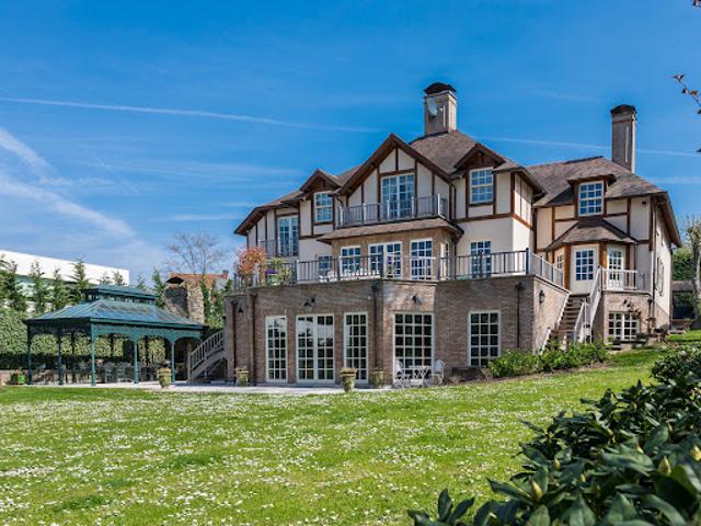 Maison avec piscine et jardin