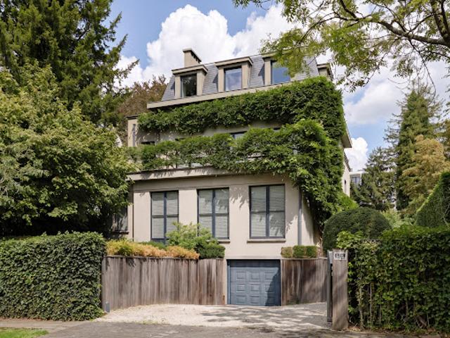 Maison contemporaine avec jardin et terrasse