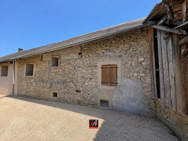 Maison en pierre avec grange et combles aménageables à Massingy Fort potentiel d’agrandissement