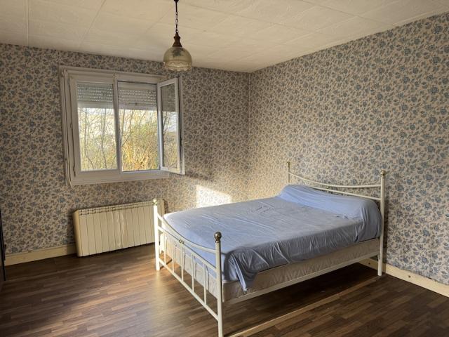 Maison 84m2 a rénover jardin 900m2