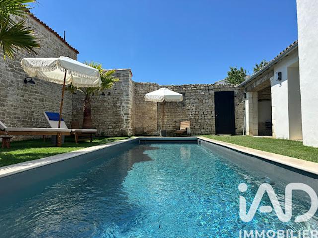 Maison avec piscine et jardin