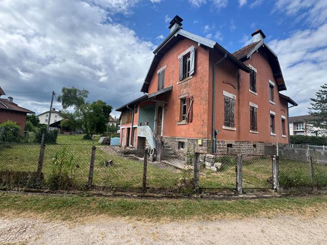MAISON 87M2 A RENOVER PROCHE LURE TERRAIN 598 M2