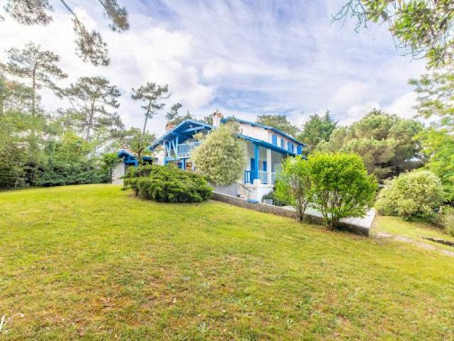 Maison avec piscine en bord de mer