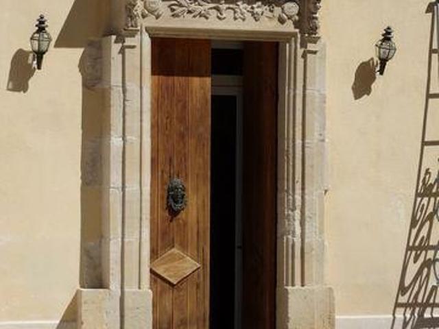 Maison 8 chambres, La Tour Provence 84850 ES96308748