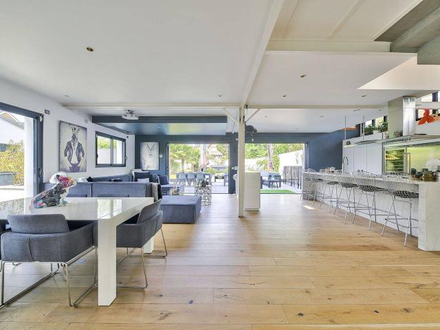 Maison 8 pièce s 200 m2