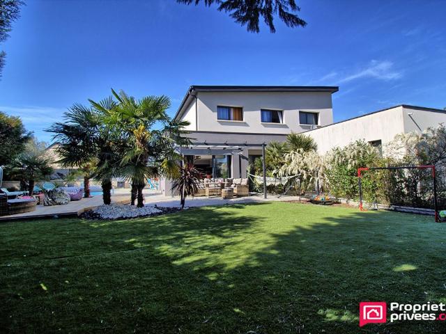 Maison 8 pièce s 220 m2 pisicne