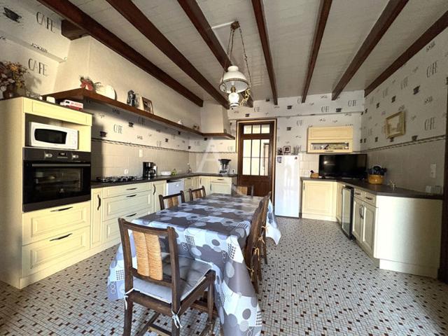 Maison 8 pièce s 230 m2 4 chambres NALLIERS