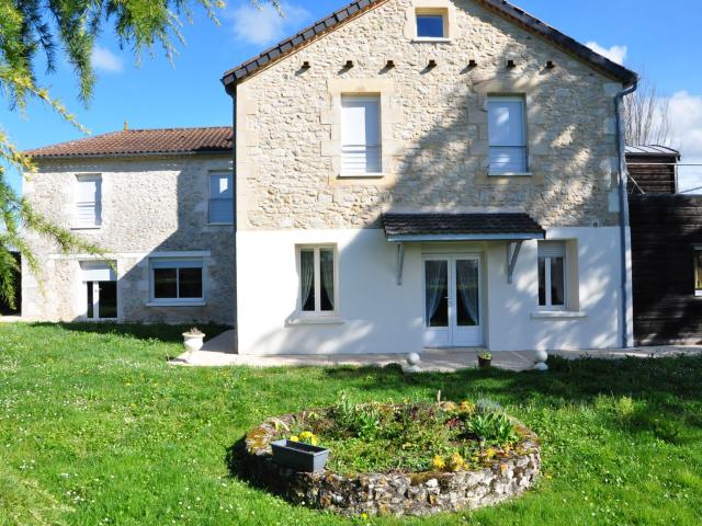 Maison 8 pièces 340 m²