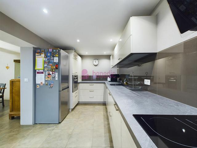 Maison 8 pièces 146 m²