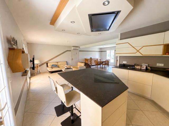 Maison 8 pièces 150 m2 avec double garage La Bazoge