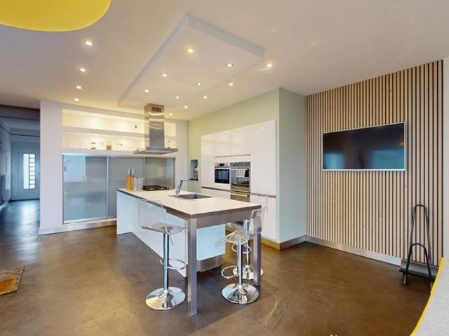 Maison 10 pièces 302 m²