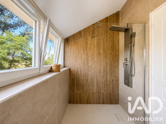Maison 8 pièces, 164 m² à louer à La Celle Saint Cloud 78170