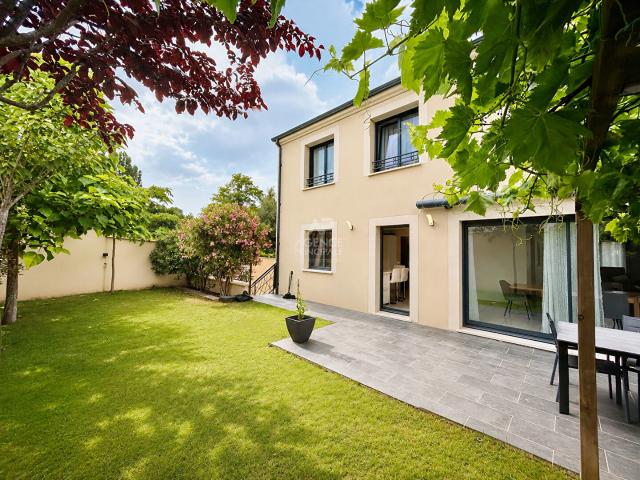 Maison 8 pièces 165 m²
