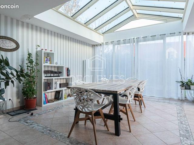 Maison 8 pièces 166 m²