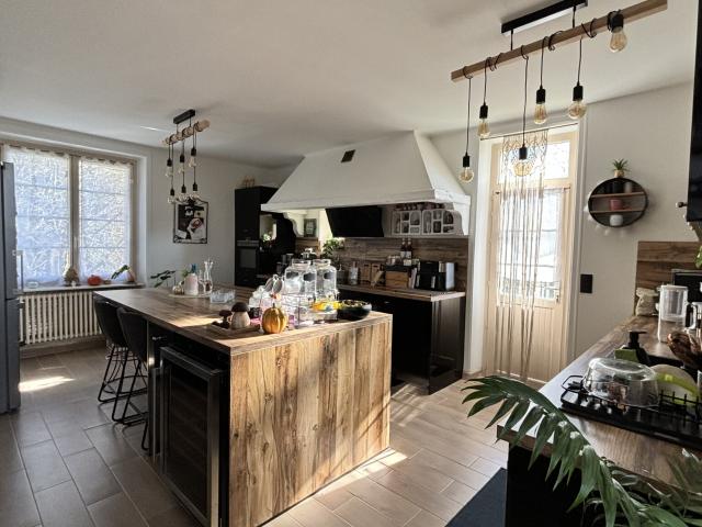 Maison 8 pièces 166 m²