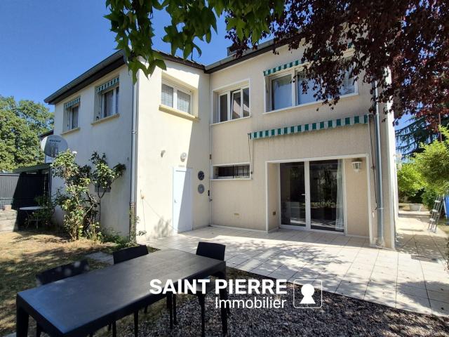 Maison 8 pièces 161 m²