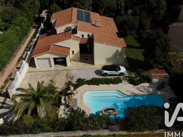 Maison 8 pièces 210 m²
