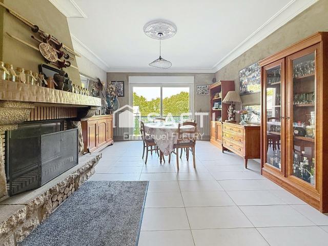 Maison 8 pièces 234 m²