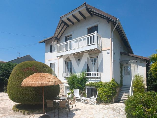Maison 8 pièces 179 m²
