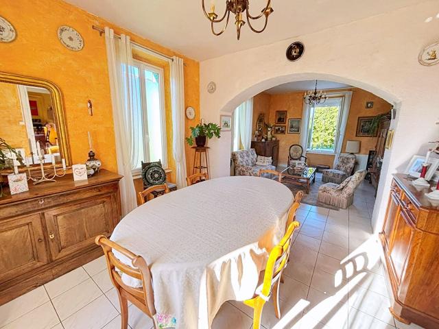 MAISON 8 PIECES 170 M2 SAINT JODARD
