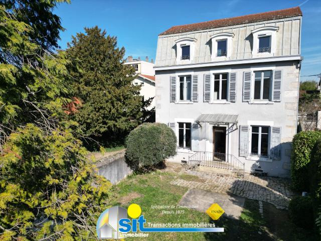 Maison 8 pièces 170 m²