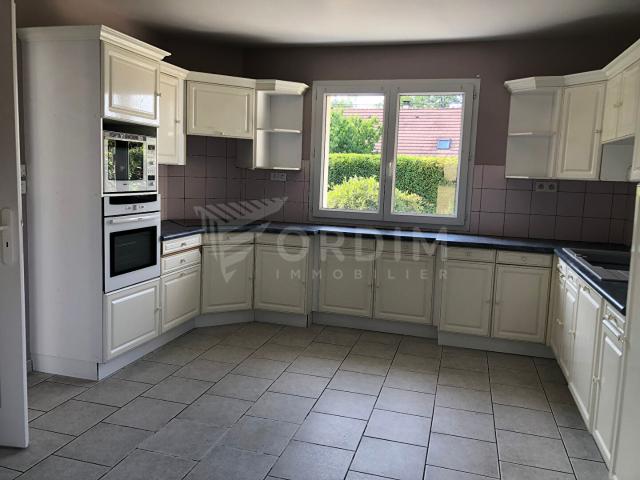 Maison 8 pièces, 188 m² à louer à Charbuy 89113