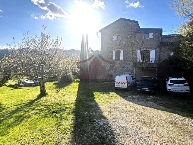 Maison 8 pièces 189 m²
