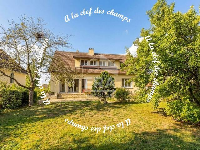 Maison 8 pièces 180 m²