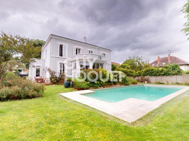 Maison 8 pièces 180 m²