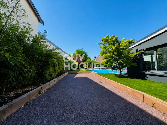 Maison 8 pièces 180 m²