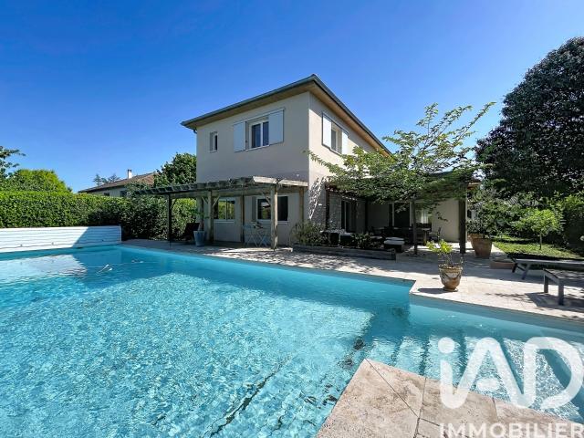 Maison 8 pièces 180 m²