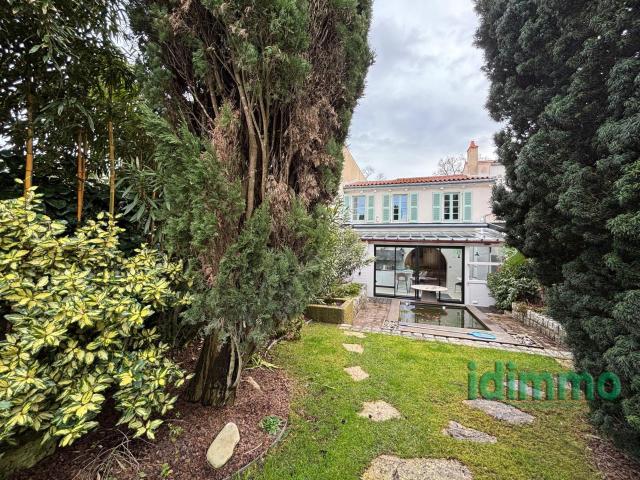 Maison 8 pièces 180 m²