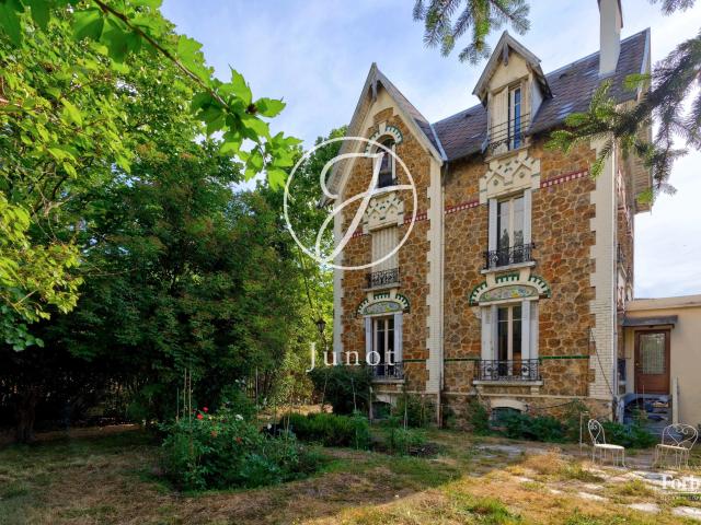 Maison 8 pièces 181 m²