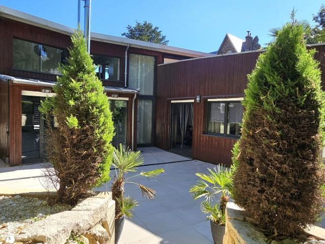 Maison 8 pièces 183 m²
