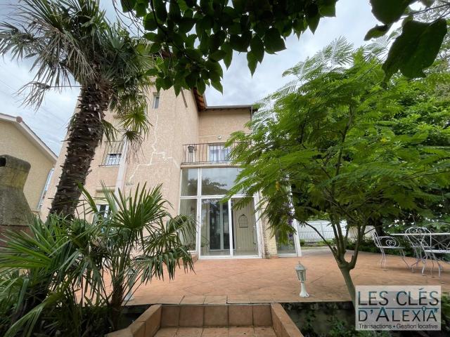 Maison 8 pièces 195 m²