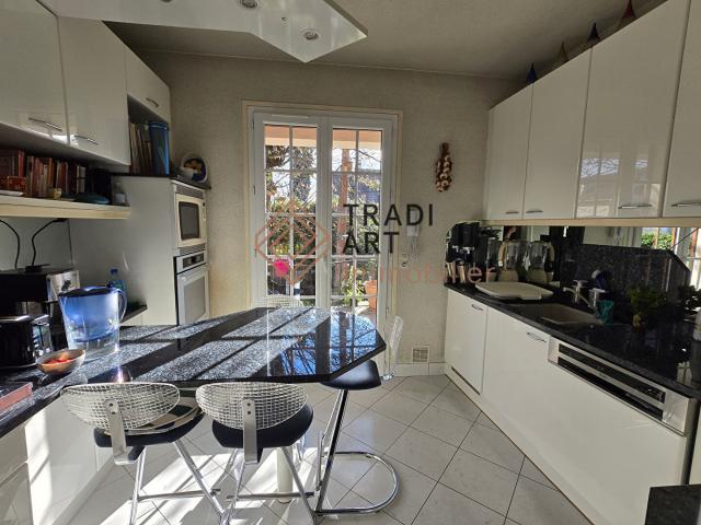 Maison 8 pièces 195 m²