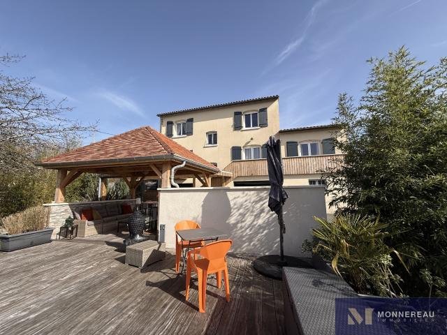 Maison 8 pièces 201 m²