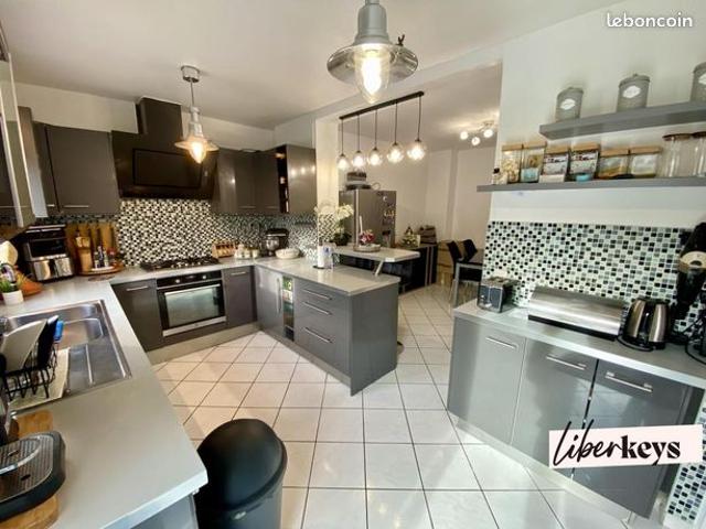 Maison 8 pièces 195 m²