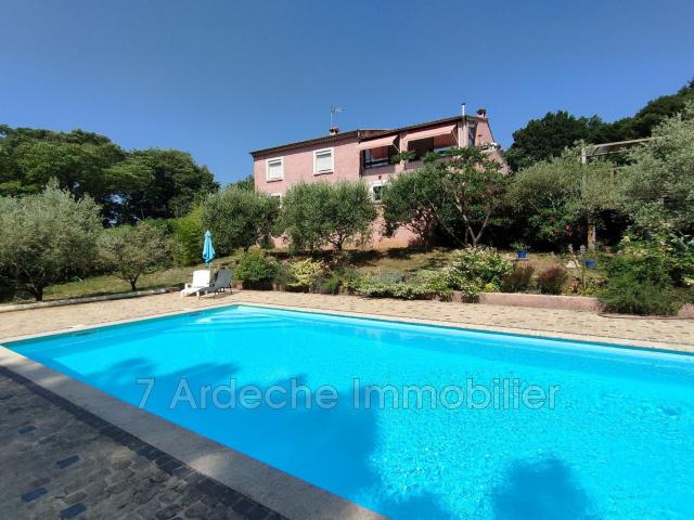 Maison 8 pièces 195 m²