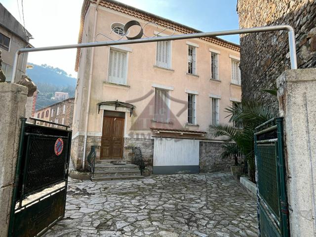 Maison 8 pièces 196 m²