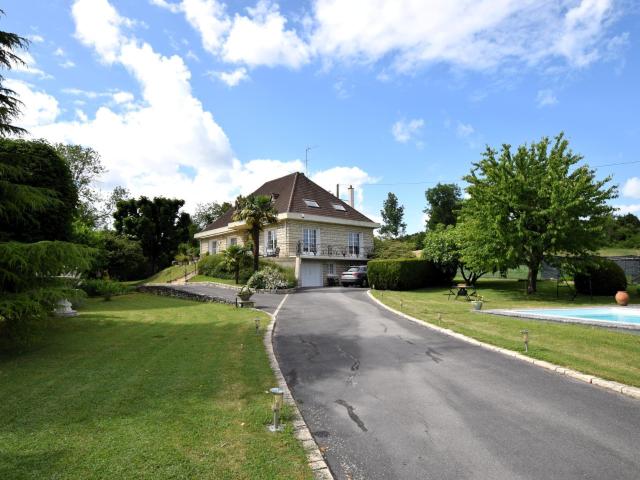 Maison 8 pièces 196 m²