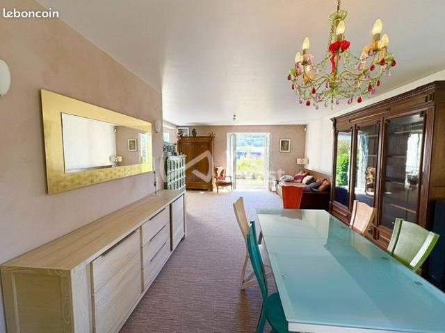 Maison 8 pièces 196 m²