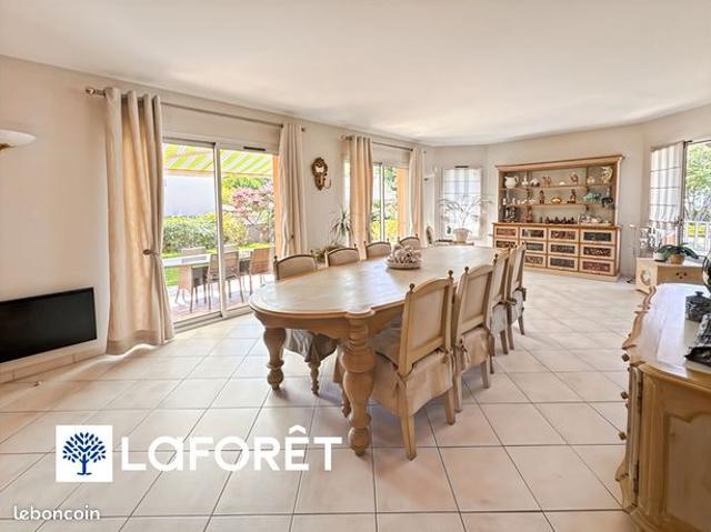 Maison 8 pièces 196 m²