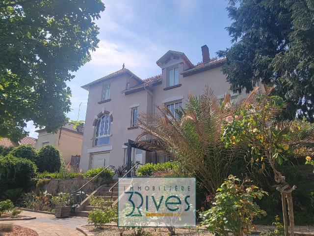 Maison 8 pièces 197 m²