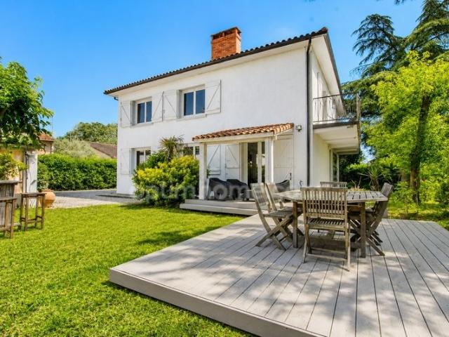 Maison 8 pièces 197 m²
