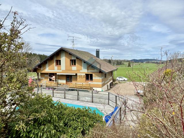 Maison 8 pièces 198 m²
