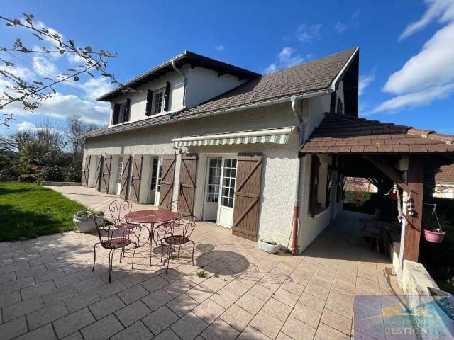Maison 8 pièces 198 m²