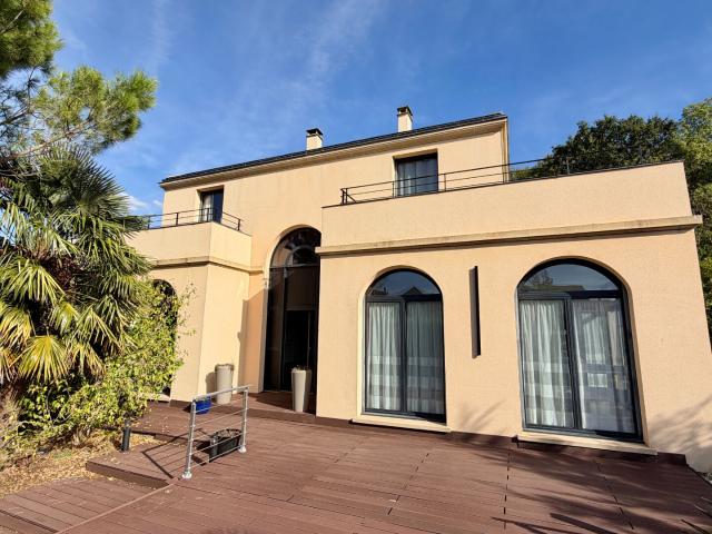 Maison 8 pièces 190 m²