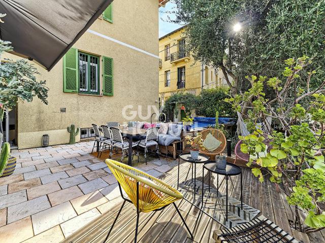 Maison 8 pièces 230 m²