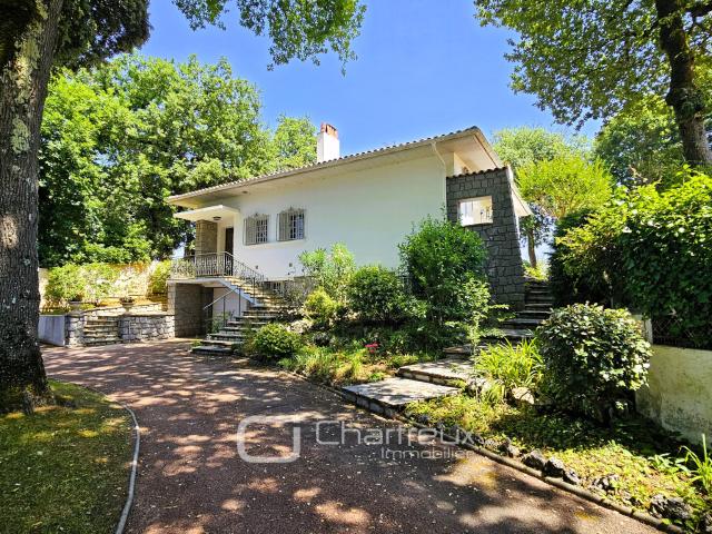 Maison 8 pièces 192 m²